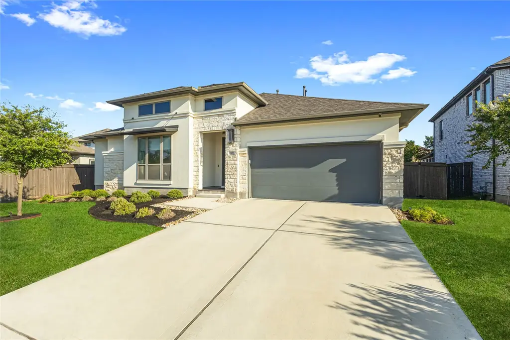 917 Heartleaf Dr, Leander