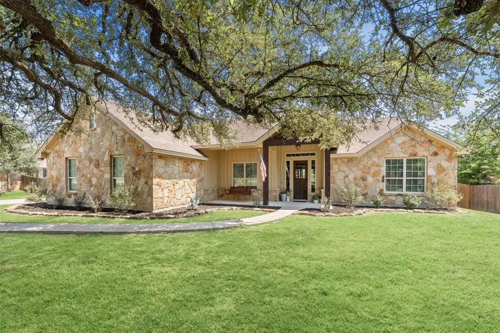 1024 Doves Landing Ct, Salado