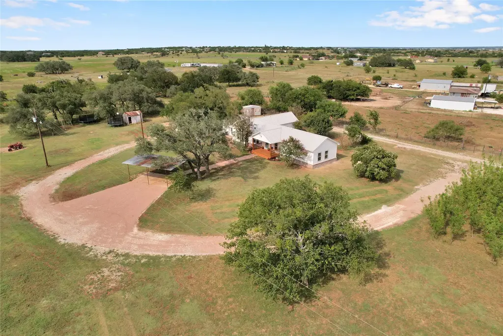 10927 County Road 272, Bertram