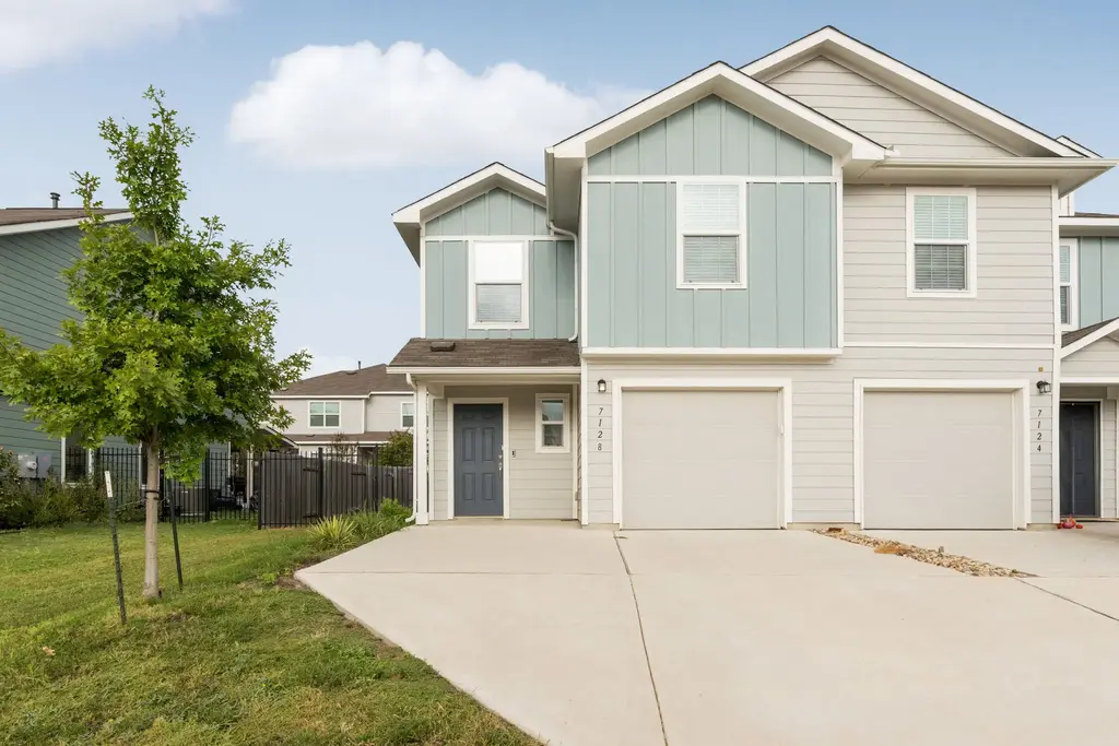 7128 Spotted Leaf Way, Del Valle