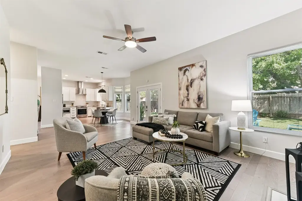 12411 Hunters Chase Dr, Austin