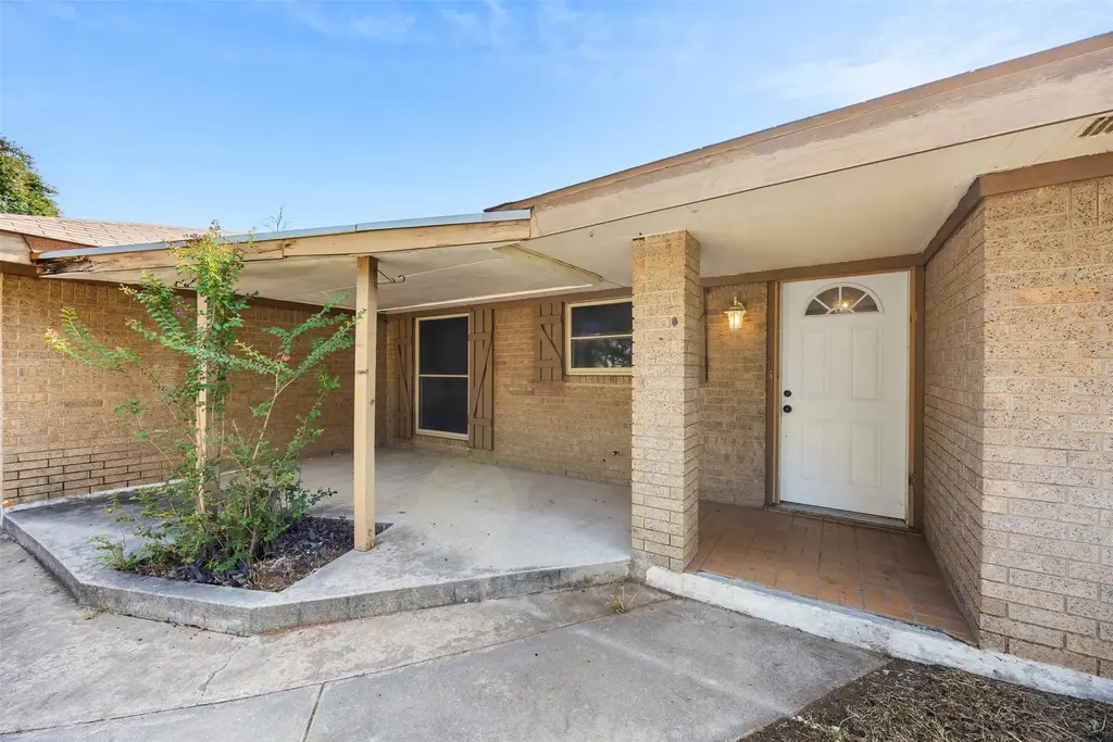 207 N River Oaks Dr, Burnet