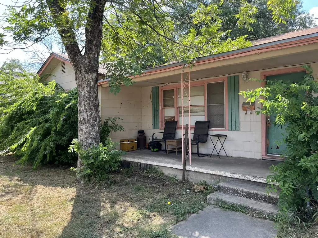 1215 Avenue J, Brownwood