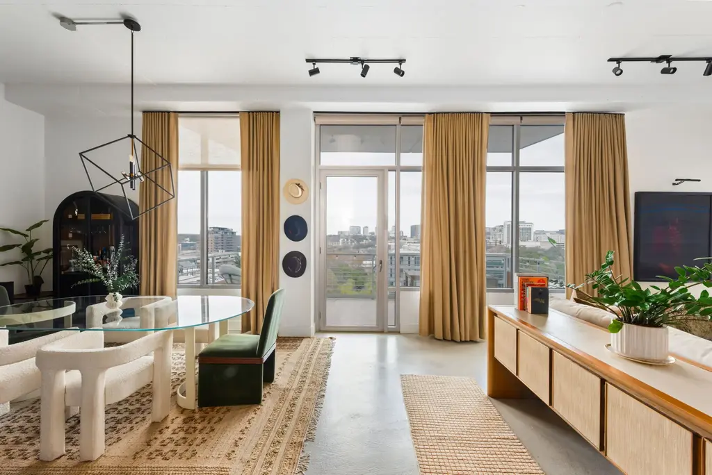 800 W 5th St 902, Austin