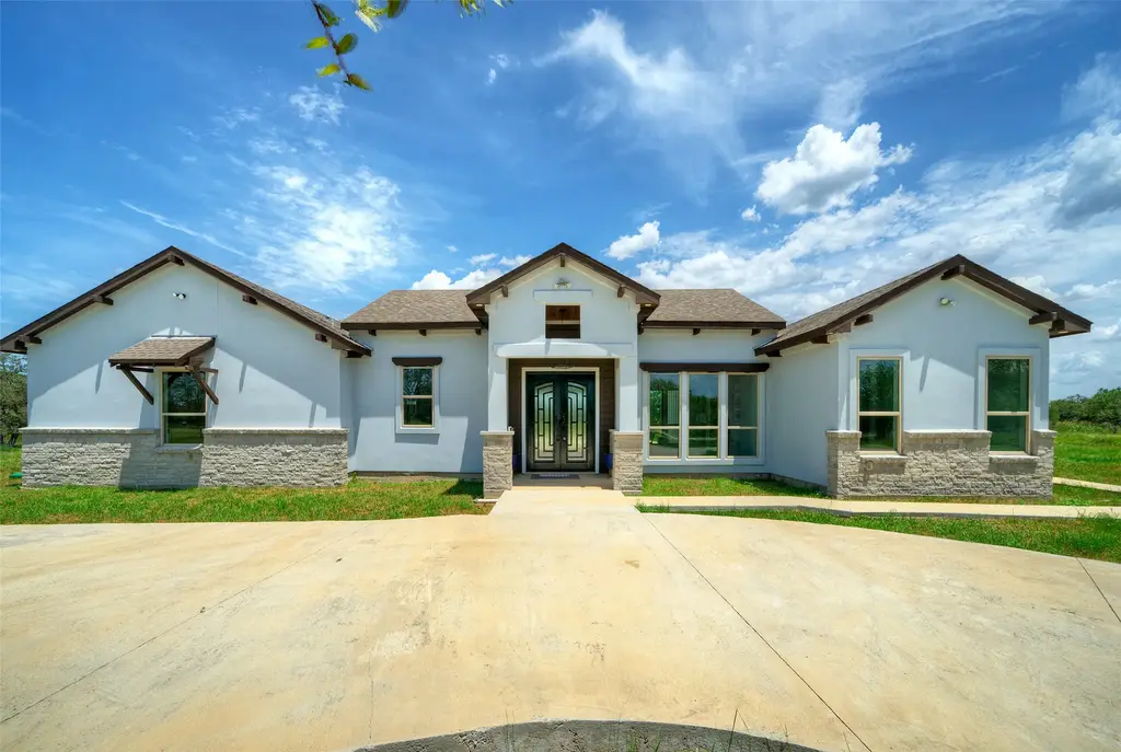 000 Patterson Ave, Flatonia