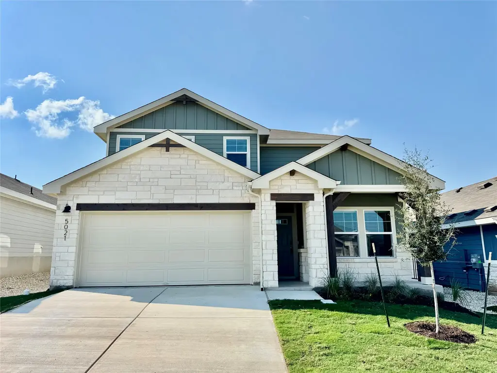 5021 Hazelnut Ln, Del Valle