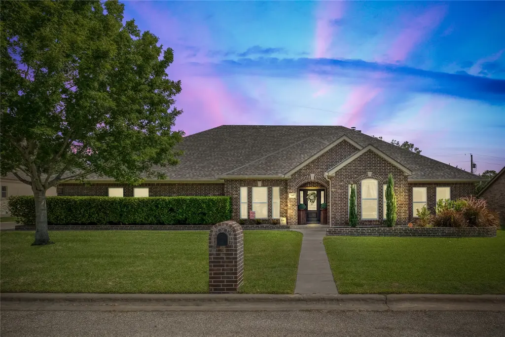 145 River Park Dr, Luling