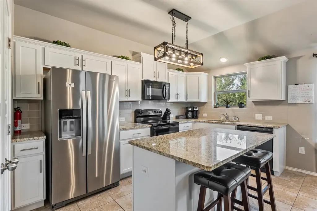 106 E Pine Dr, Granite Shoals