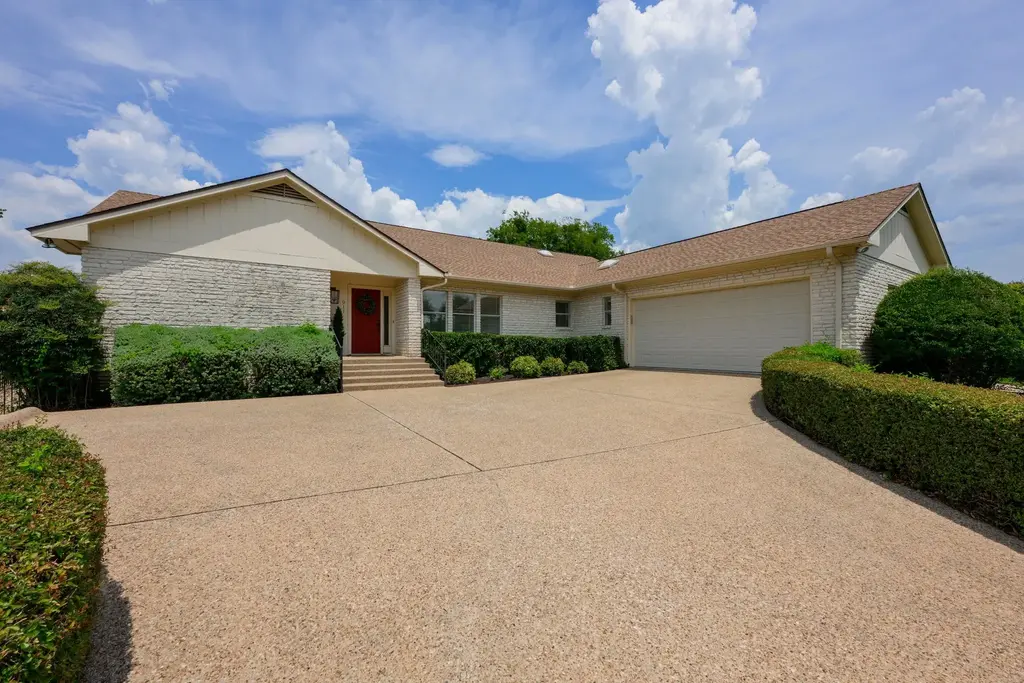 911 Vanguard St, Lakeway