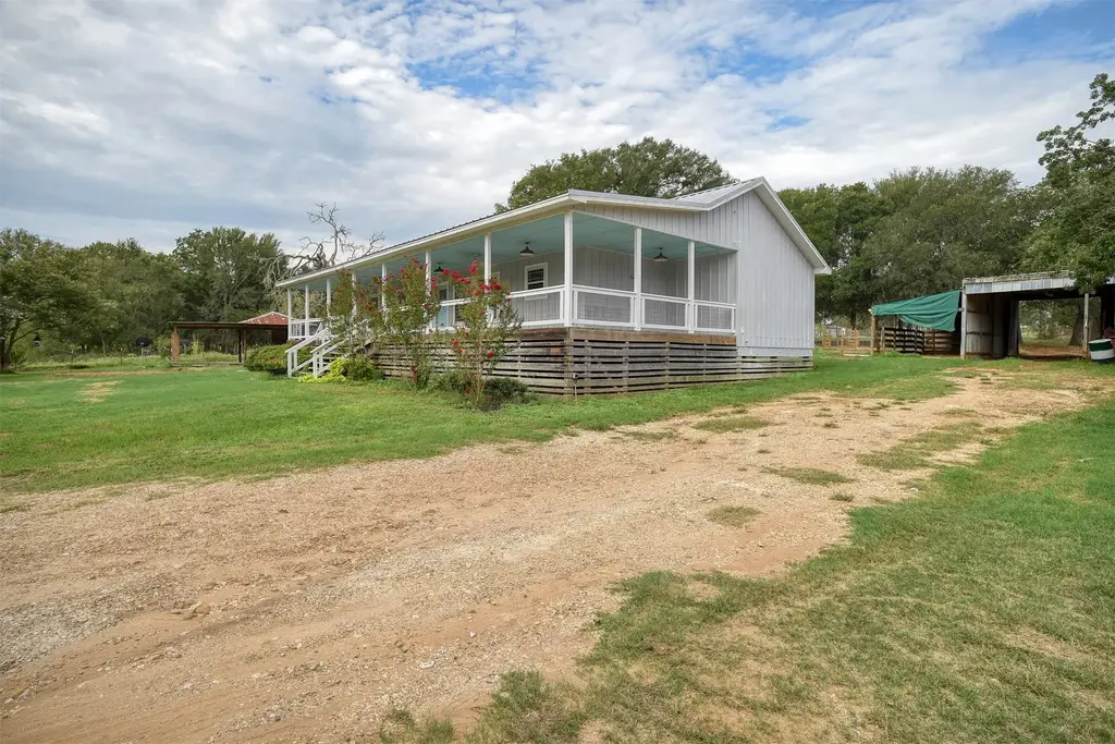 1010 High Grove Rd, Cedar Creek