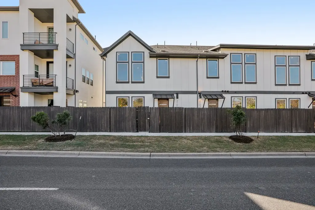 200 W 56th St 2104, Austin