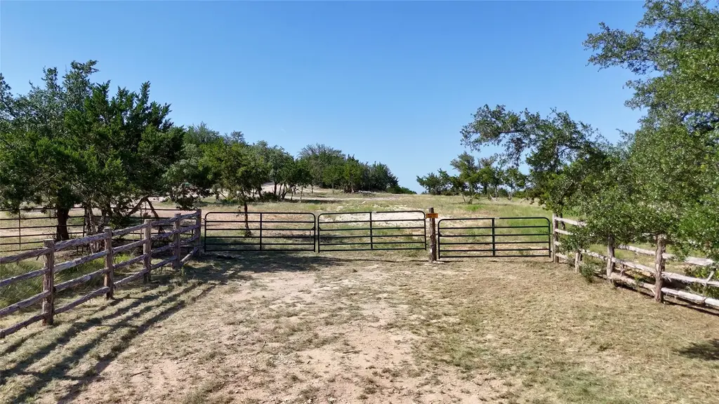 8364 W Fitzhugh Rd, Dripping Springs