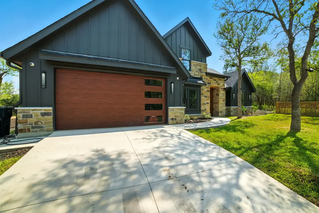 280 Bali Hai Ln, Bastrop