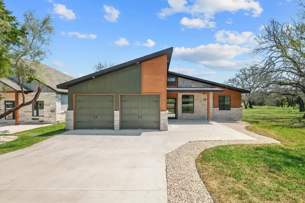 420 Bedford Dr, Spicewood