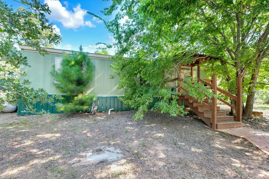 142 Forest Ln, Bastrop