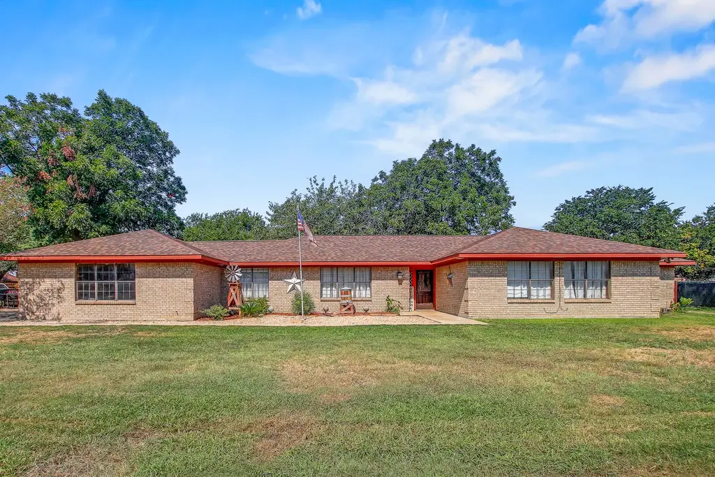 105 Frederick Ln, Thorndale