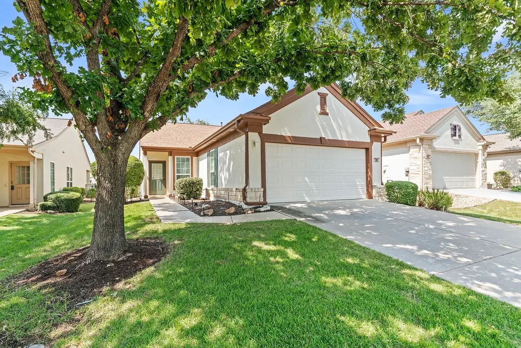 208 Crockett Loop, Georgetown