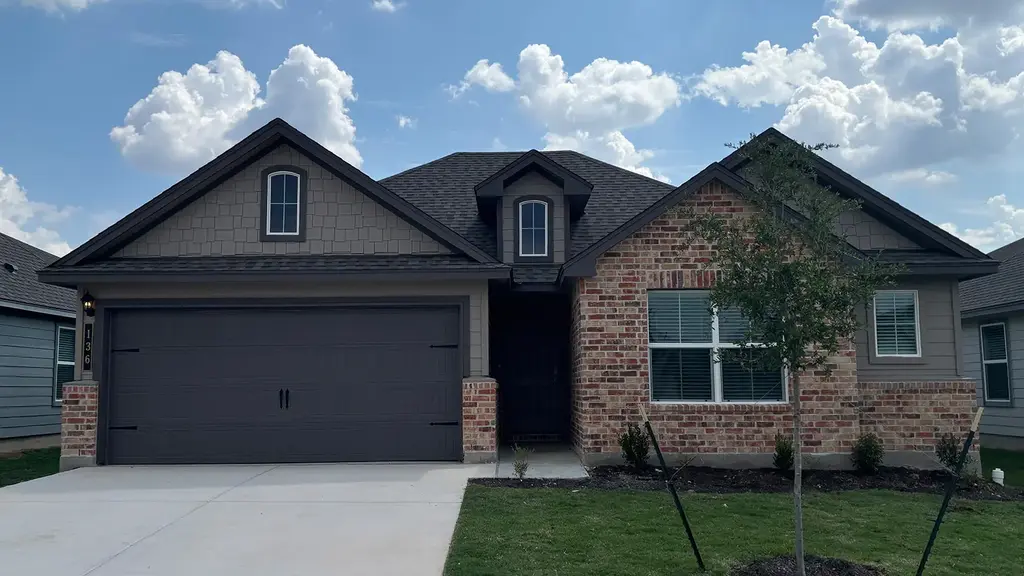 136 Little Green Trl, Jarrell