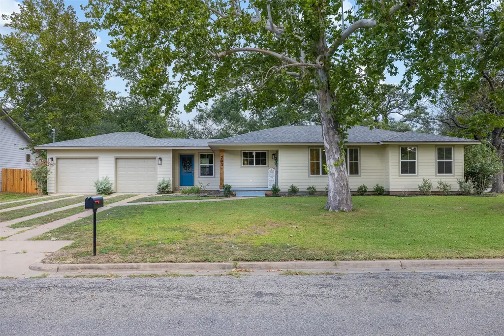 293 S College St, La Grange