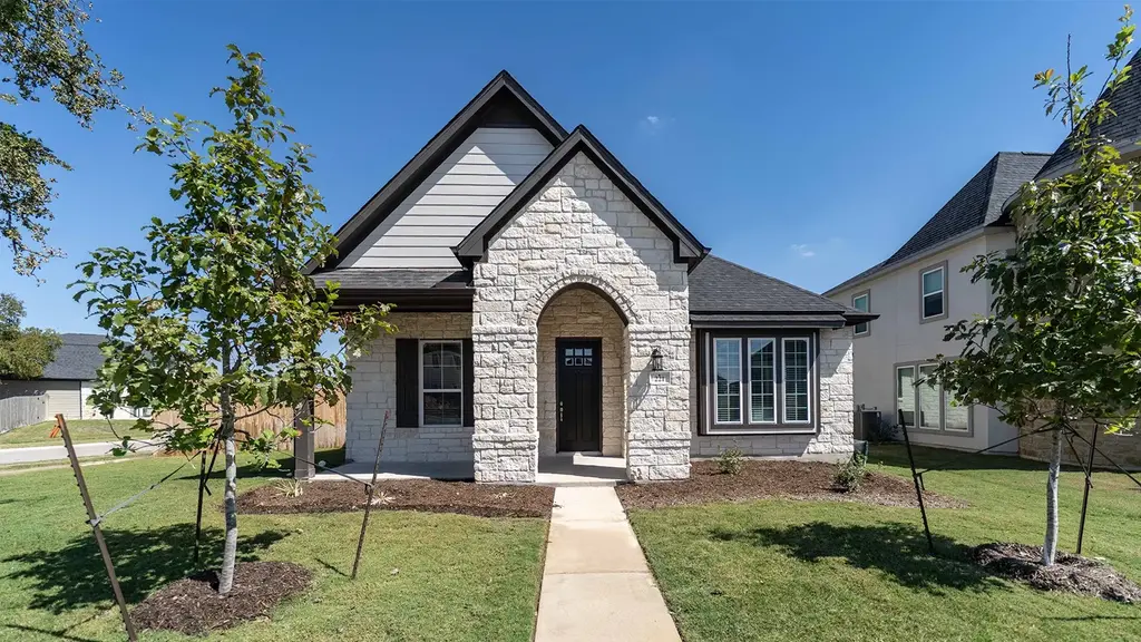 221 Cabiness Dr, Salado
