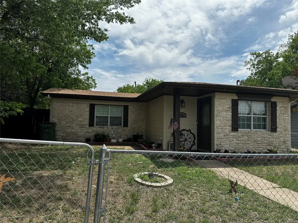 1007 E Live Oak St, Burnet