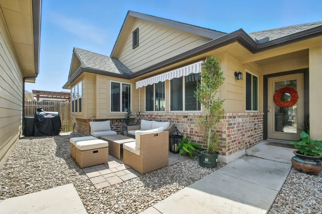 112 Trailstone Dr, Bastrop