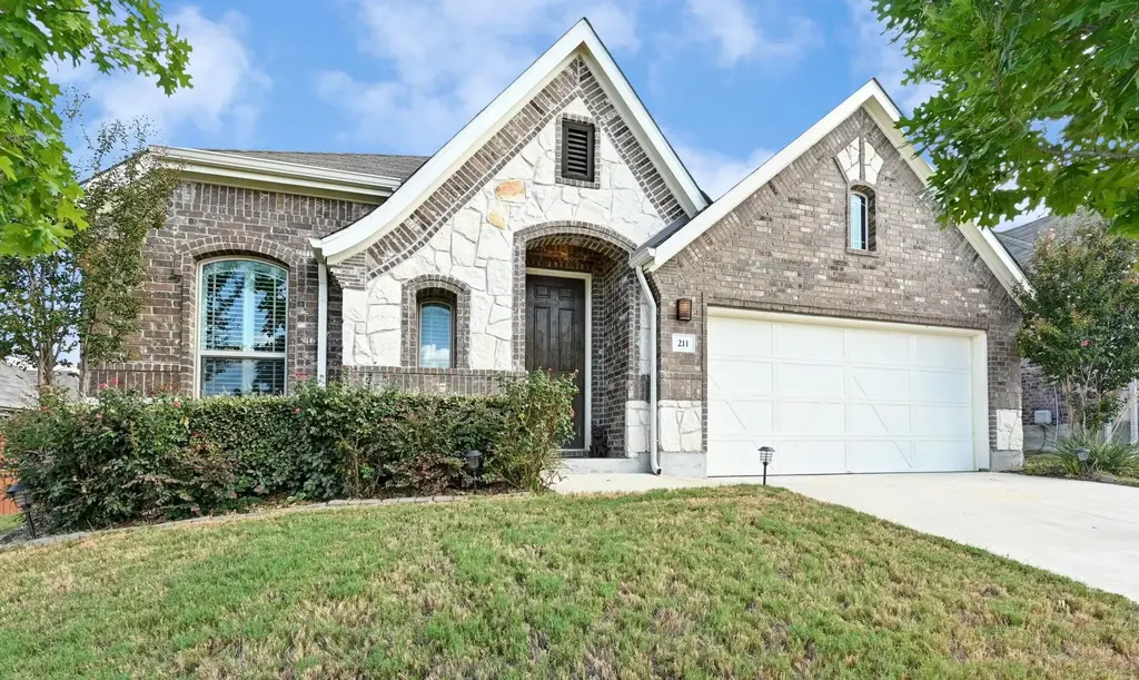 211 Oleander Loop, Buda