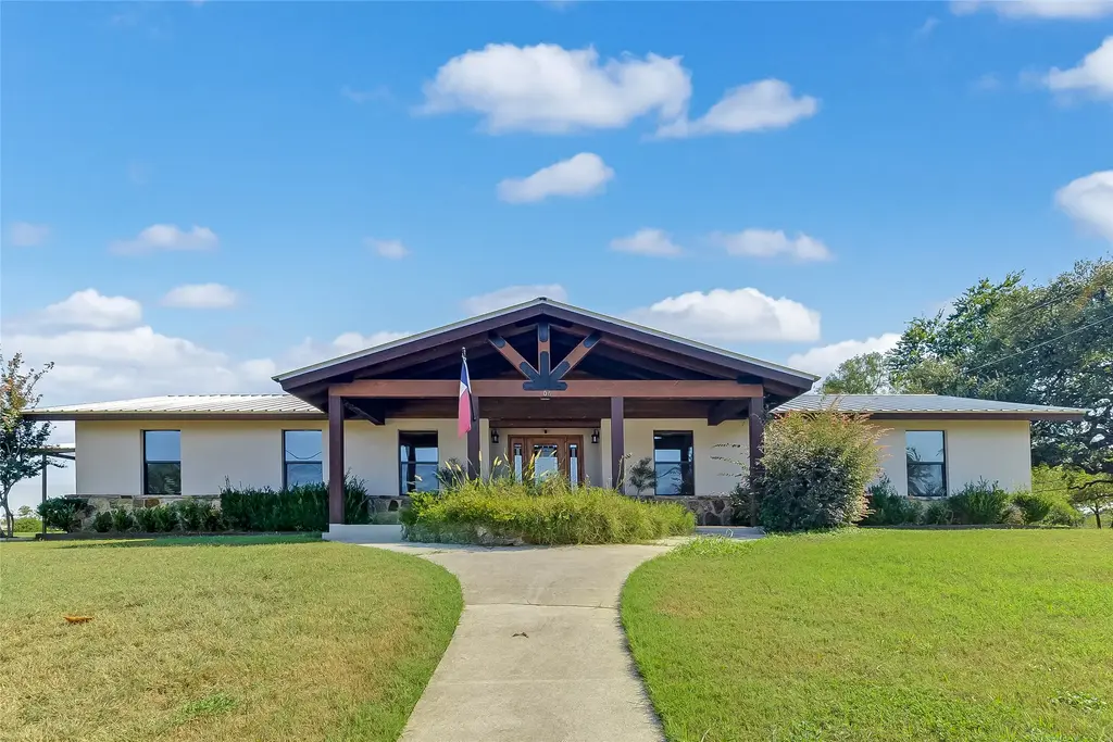606 E College St, Llano