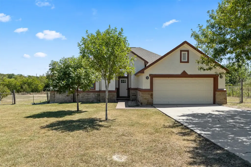 135 Acuna Ct, Del Valle