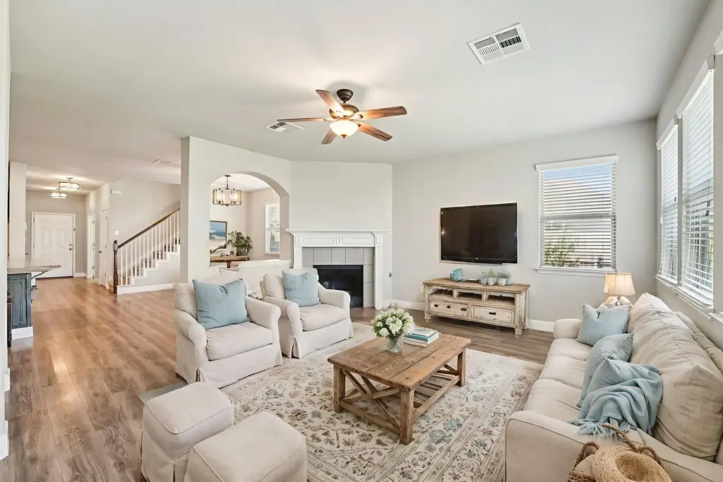 210 Dowdy Cv, Hutto