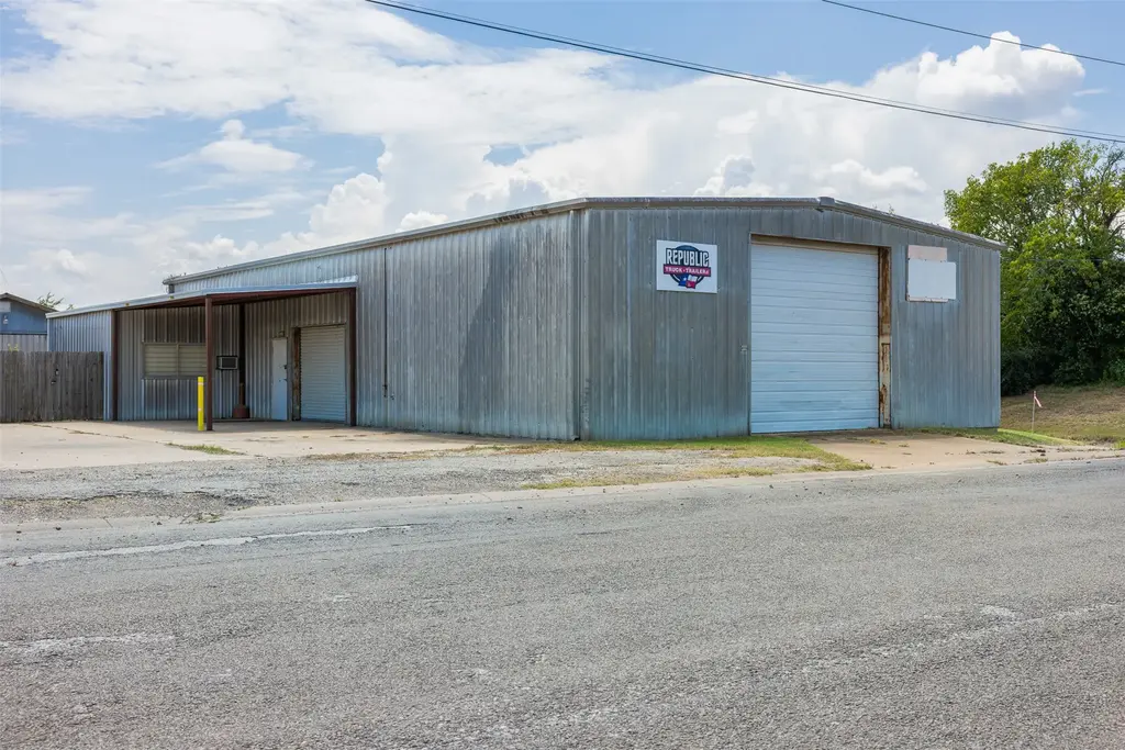 698 W Hempstead St, Giddings