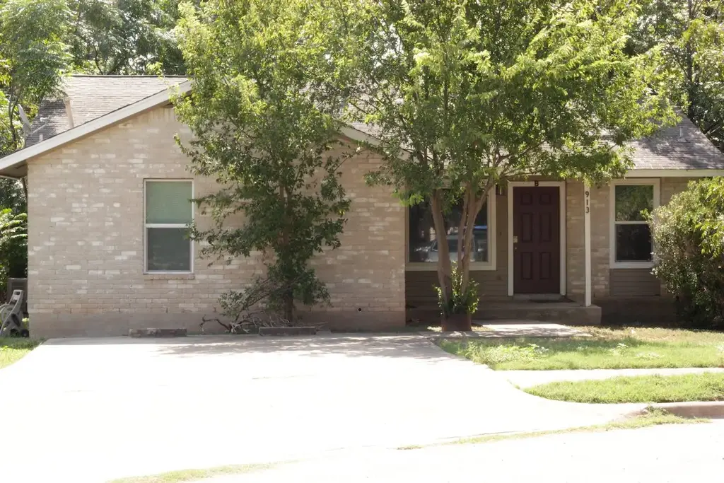 913 Bret Ln, Austin