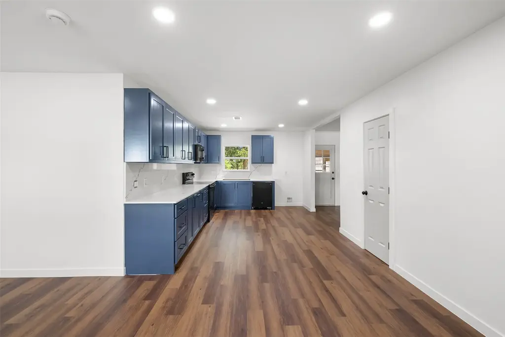 2002 N Karnes Ave, Cameron
