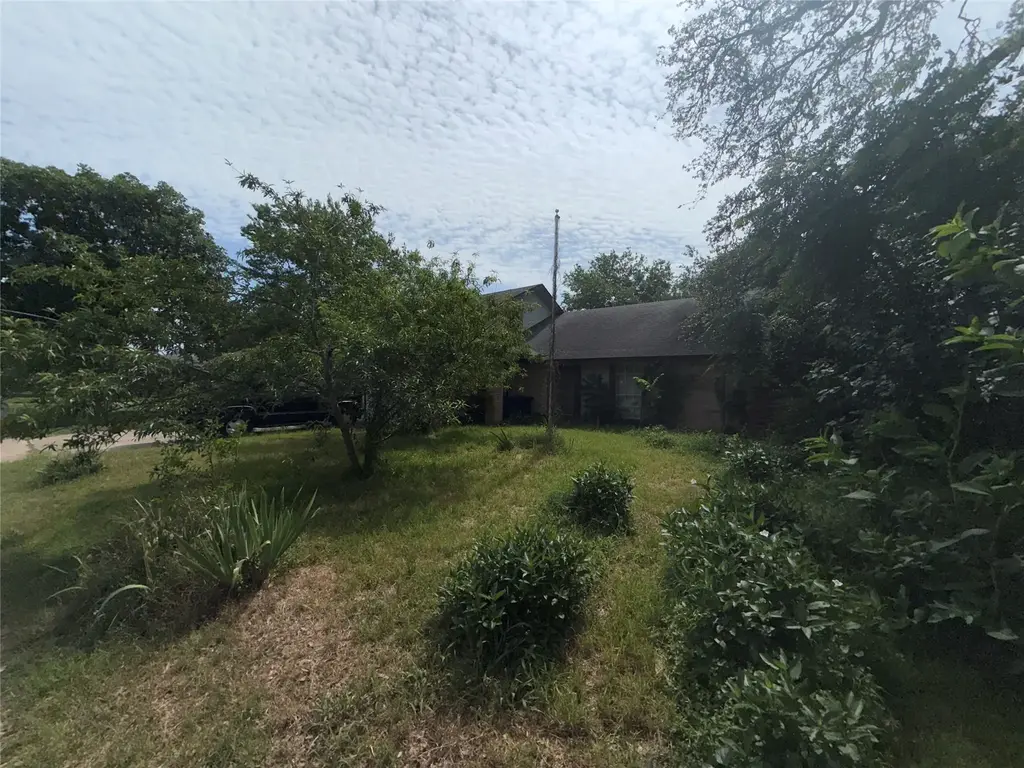 7405 Whispering Winds Dr, Austin
