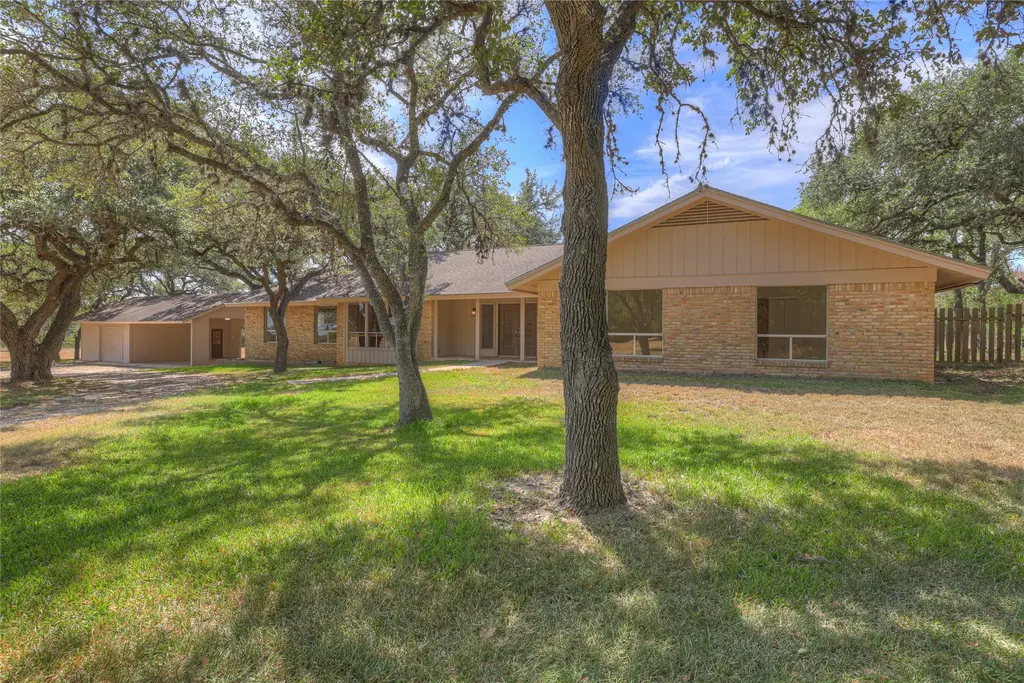 909 Palomino Ln, San Marcos
