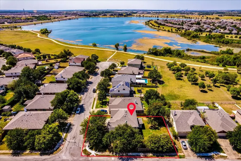 18320 Lake Edge Ct, Pflugerville