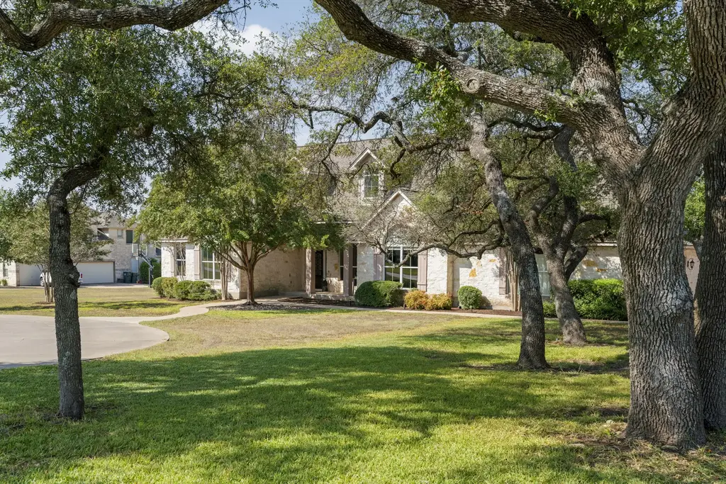 547 Broken Lance Dr, Dripping Springs