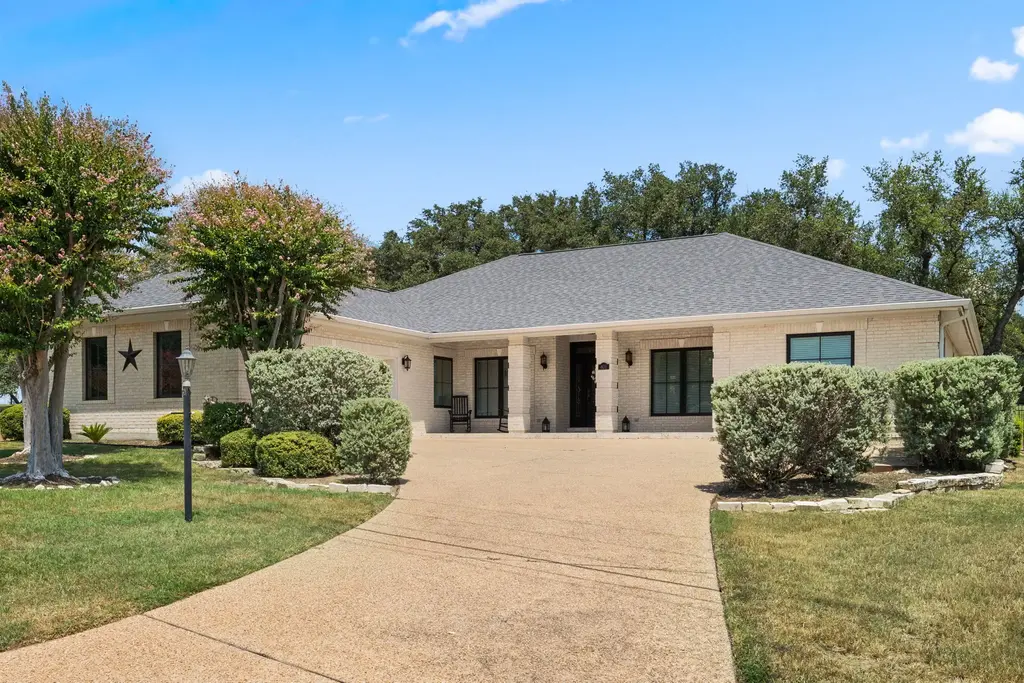 602 Lakeway Dr, Lakeway