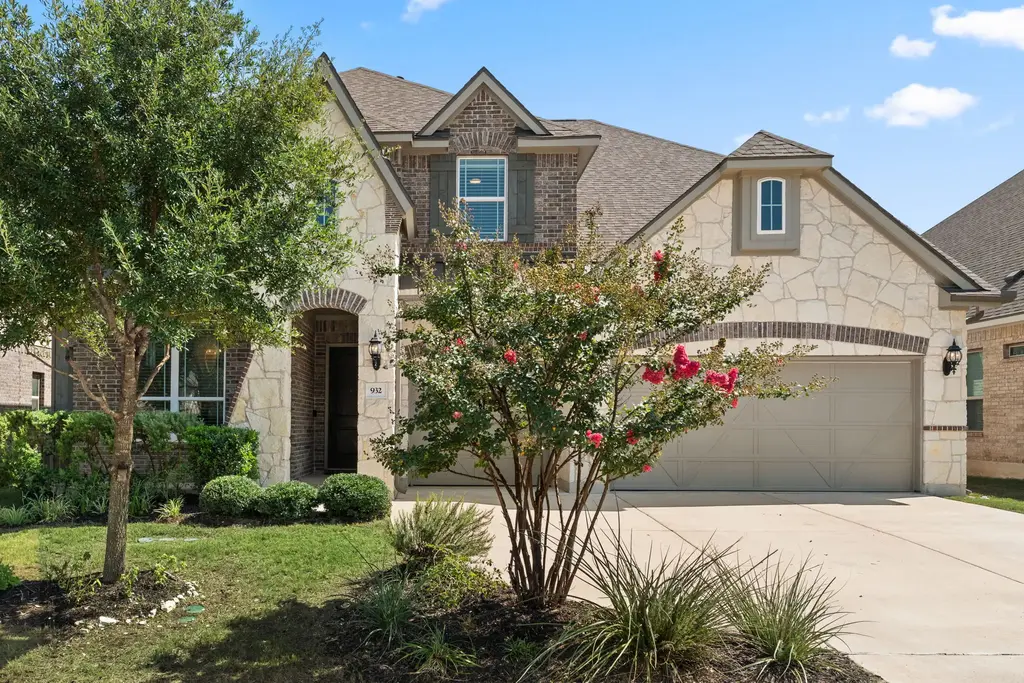 932 Inge Ln, Leander