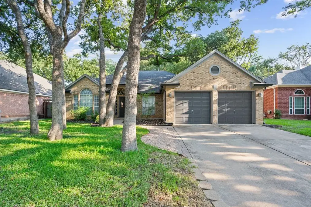 2016 Plantation Dr, Round Rock