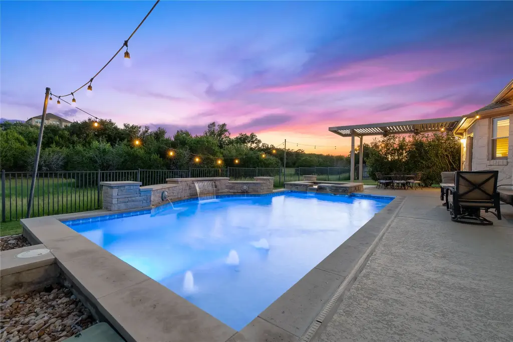 370 Harris Dr, Austin