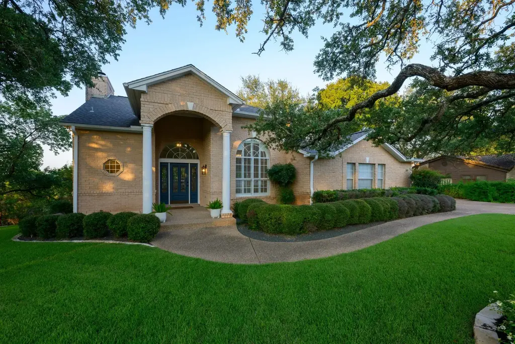310 Timpanagos Dr, Lakeway