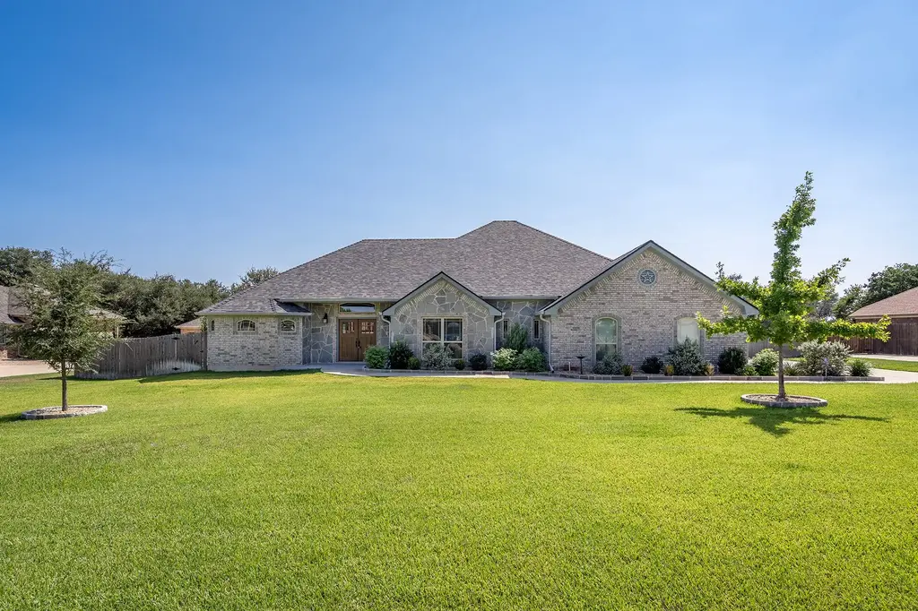 205 Presa Dr, Salado