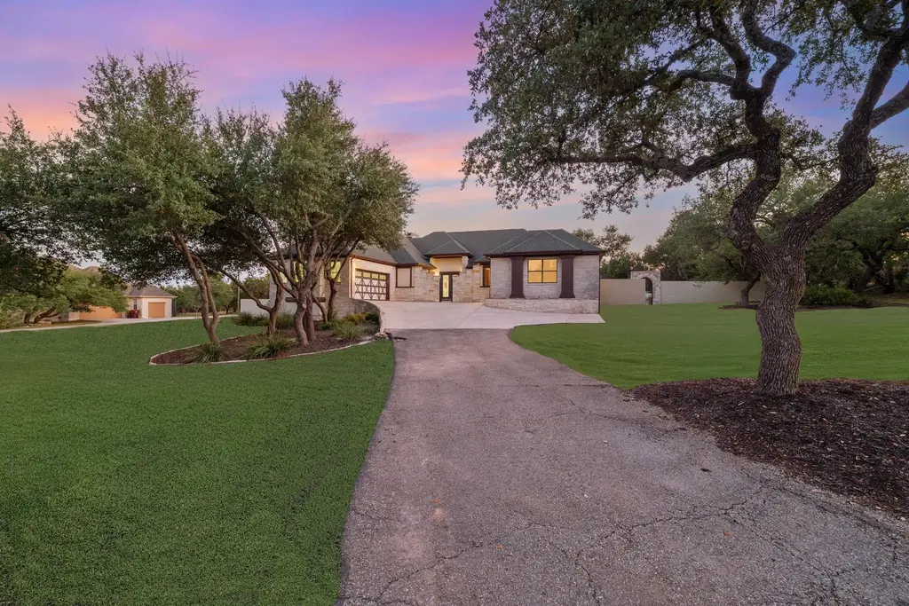 301 Saddlehorn Dr, Dripping Springs