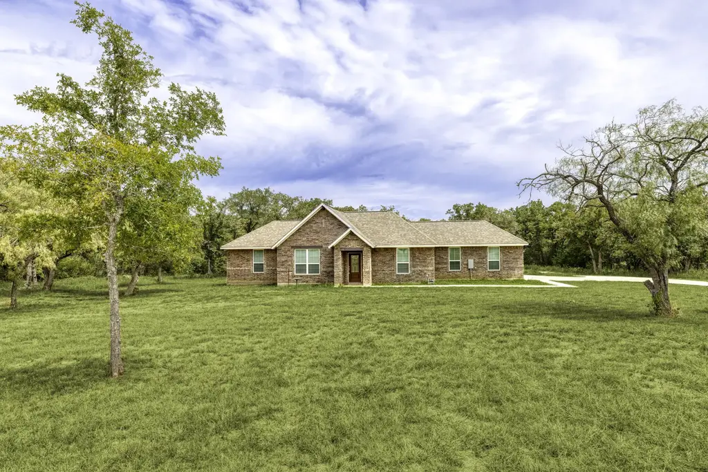 446 Post Oak, Gonzales