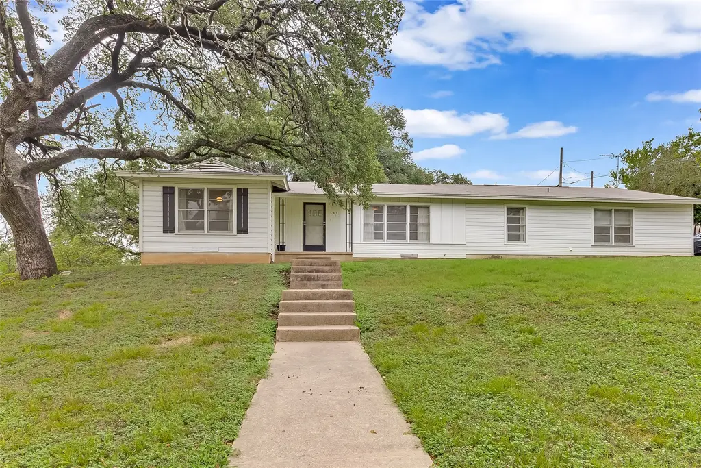 502 W Avenue A, Lampasas