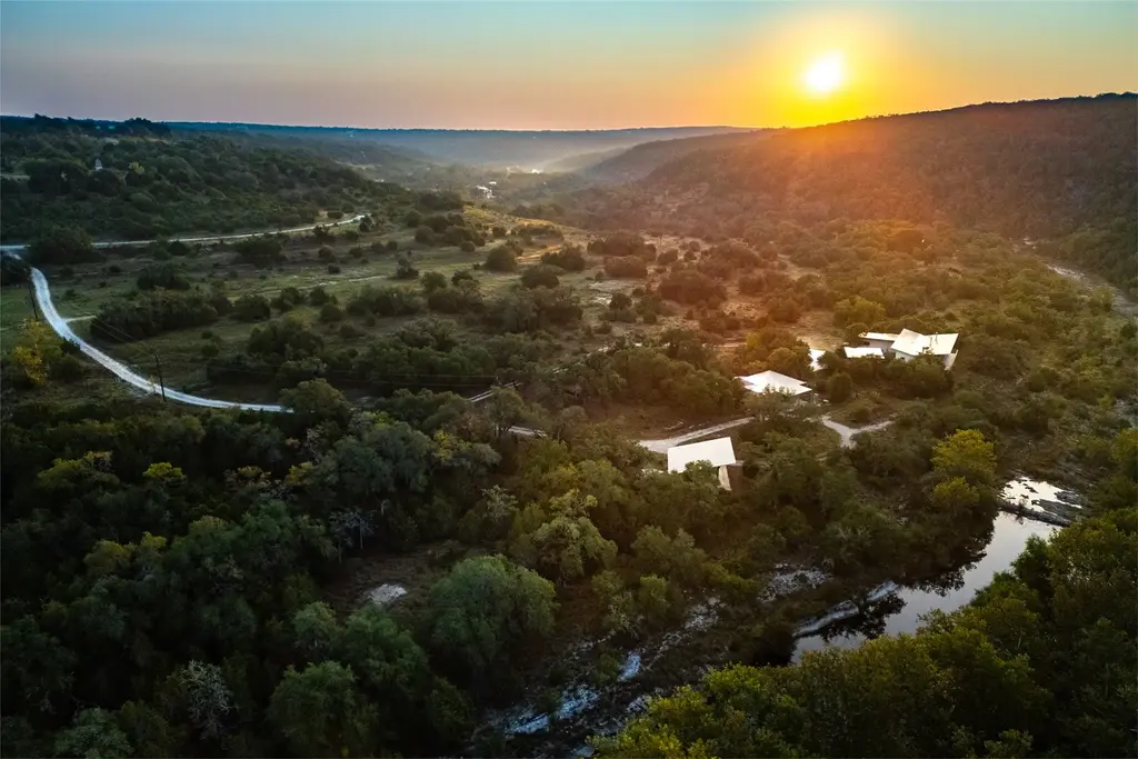 670 Red Hawk Rd, Wimberley