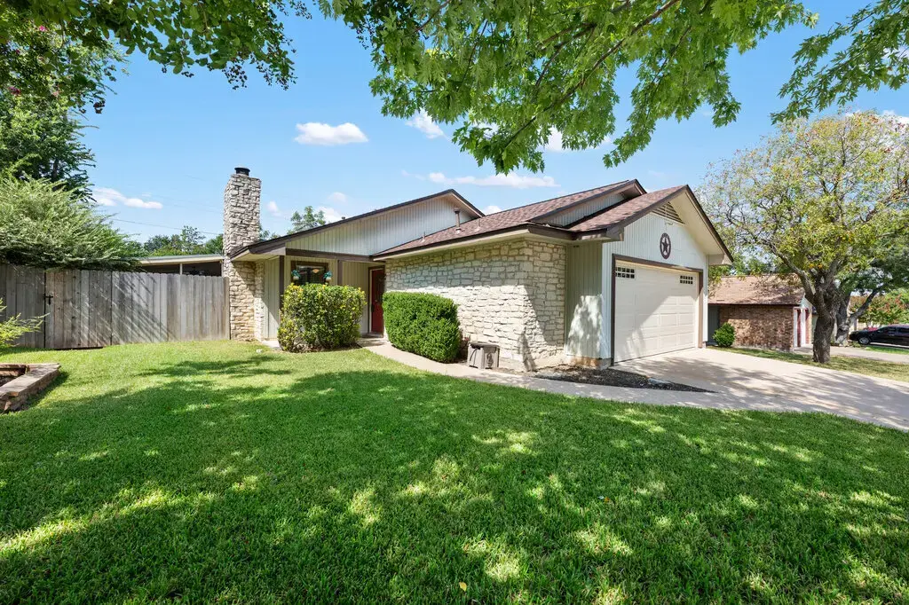 2104 Dry Creek Dr, Round Rock