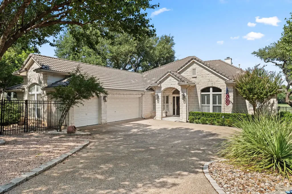 35 Hightrail Way, The Hills