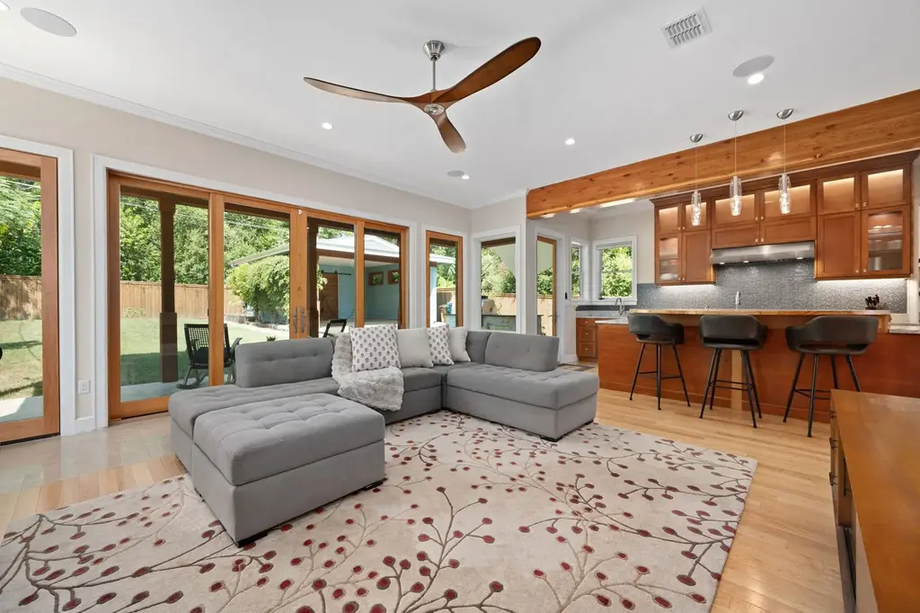 3904 Petes Path, Austin